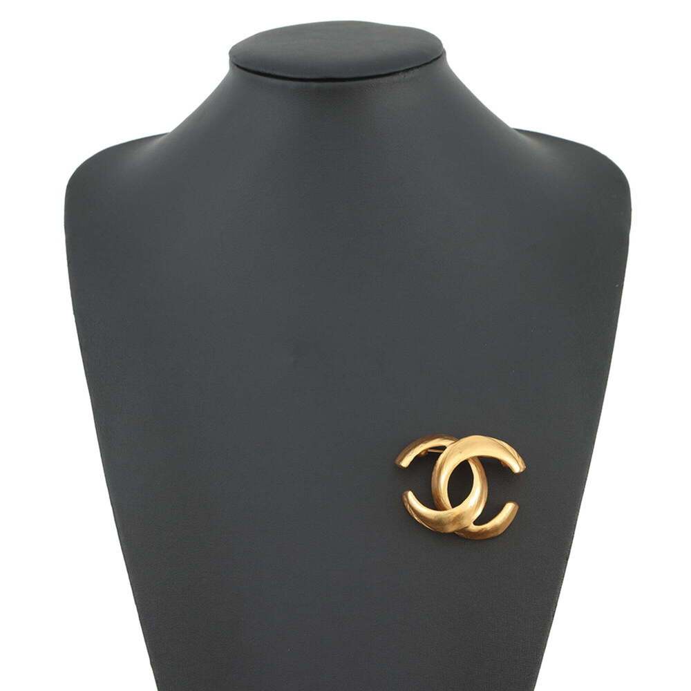 CHANEL Gold Logo Brooch - Picture 4 of 9